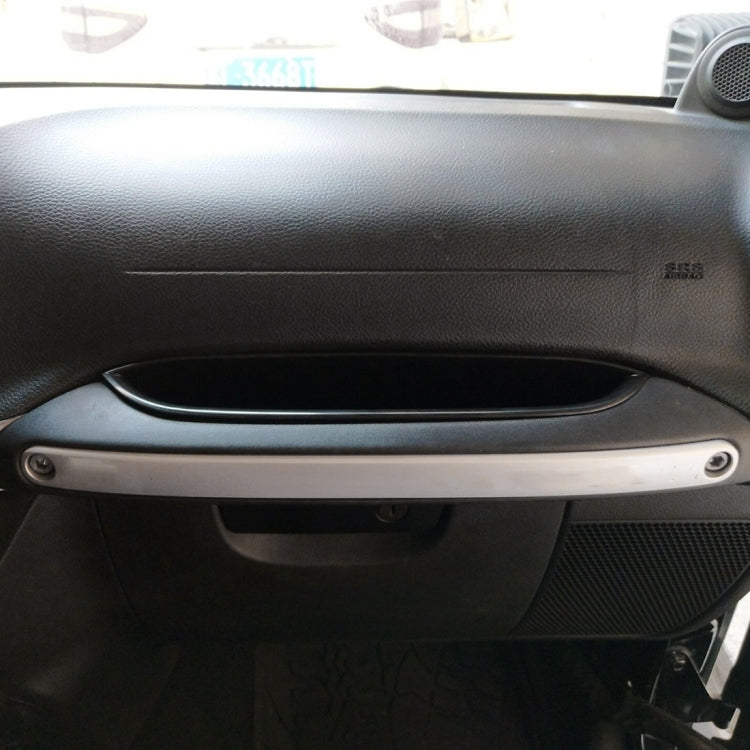 Front passenger door handle storage organizer tray with contoured edges