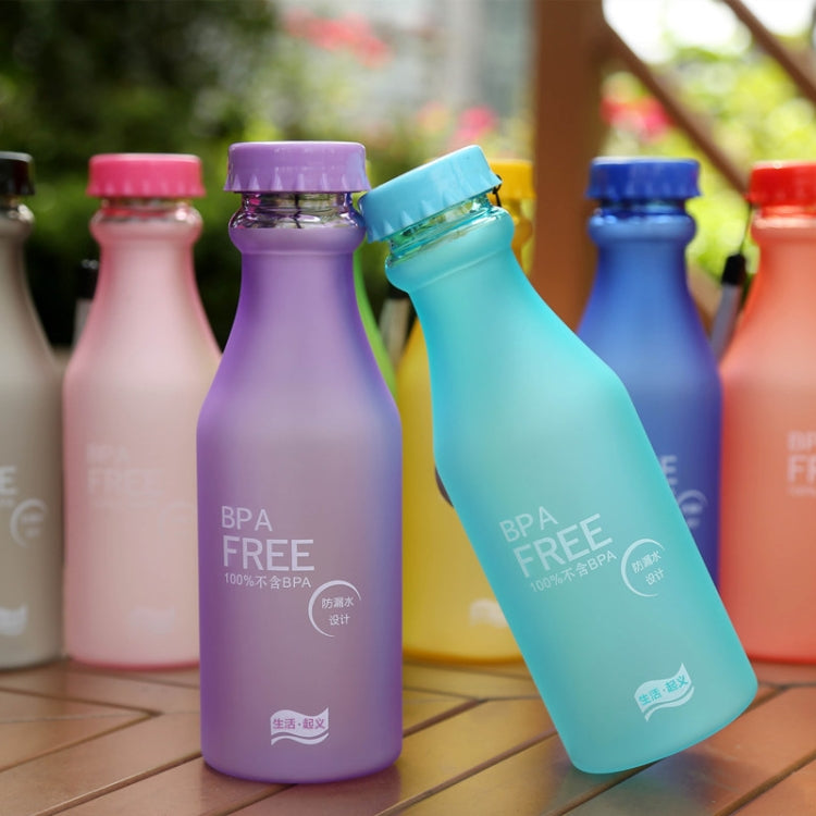 Assorted colored frosted 550ml plastic soda bottles with screw caps and carry straps