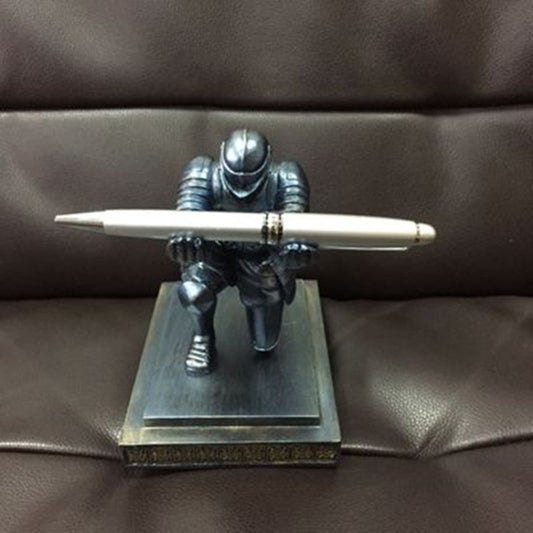 Executive Knight Shape Creative Household Office Desktop Storage Pen Holder