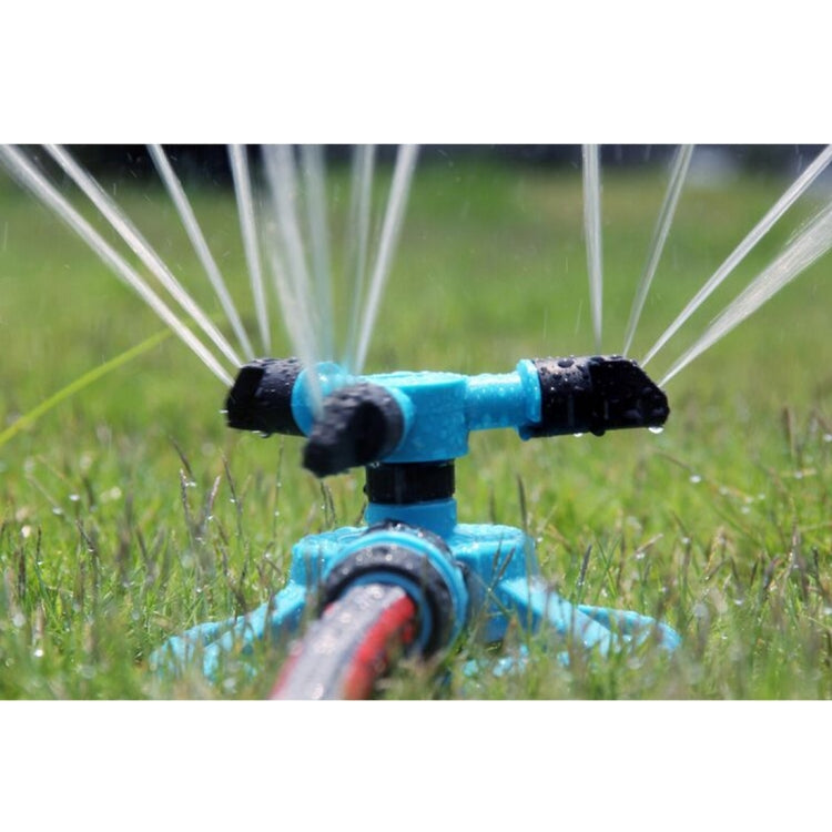 360° rotating sprinkler nozzle with blue base and black arms, water spray jets