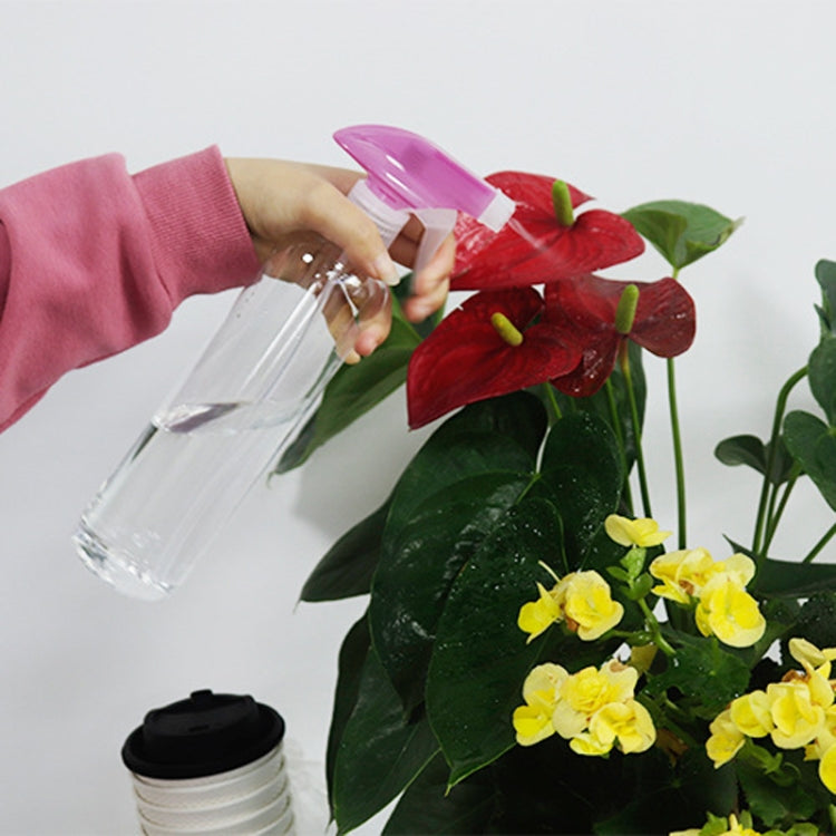 Pink-nozzle disinfection spray bottle spraying flowers, clear 250 ml mist bottle