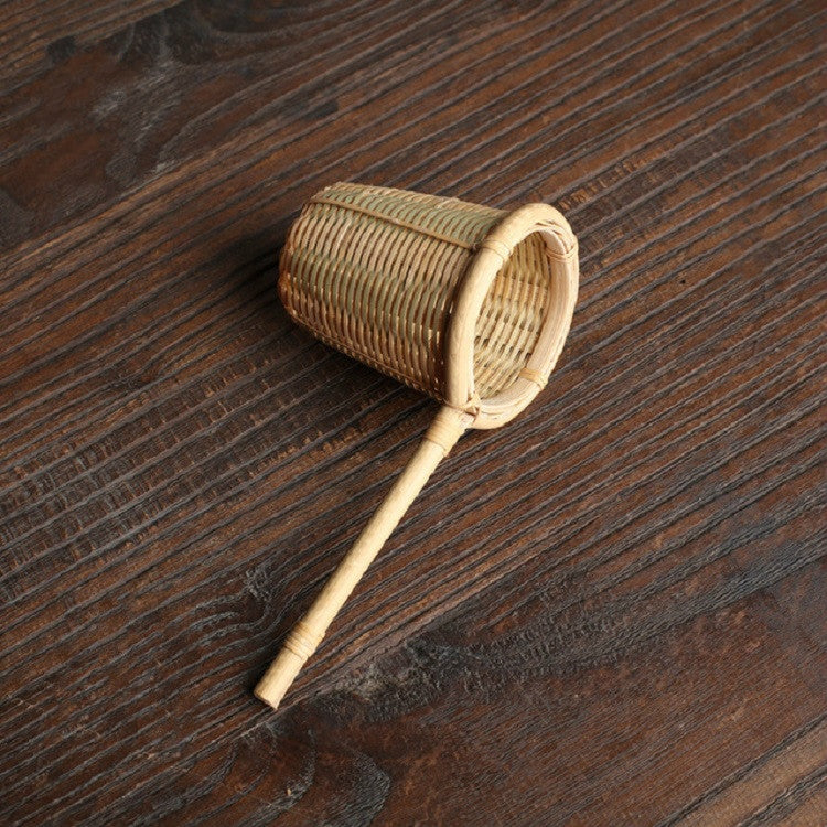 Bamboo cylindrical tea colander filter with long woven handle