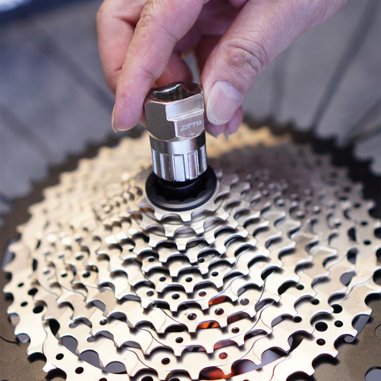 Bicycle freewheel tool pressed onto cassette lockring on sprocket cluster