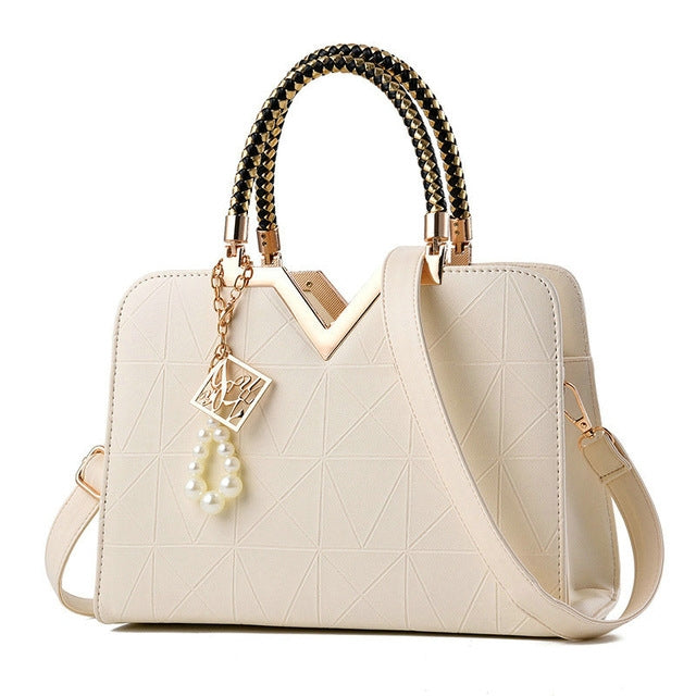 White quilted shoulder crossbody handbag with chain strap and zipper top