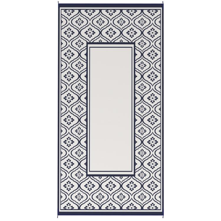 Reversible outdoor rug, white side with navy-and-white gourd pattern border
