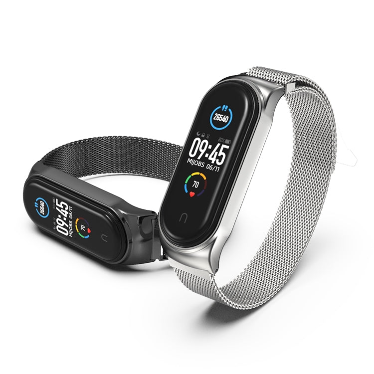 Silver metal magnetic mesh watch band for fitness tracker with curved case