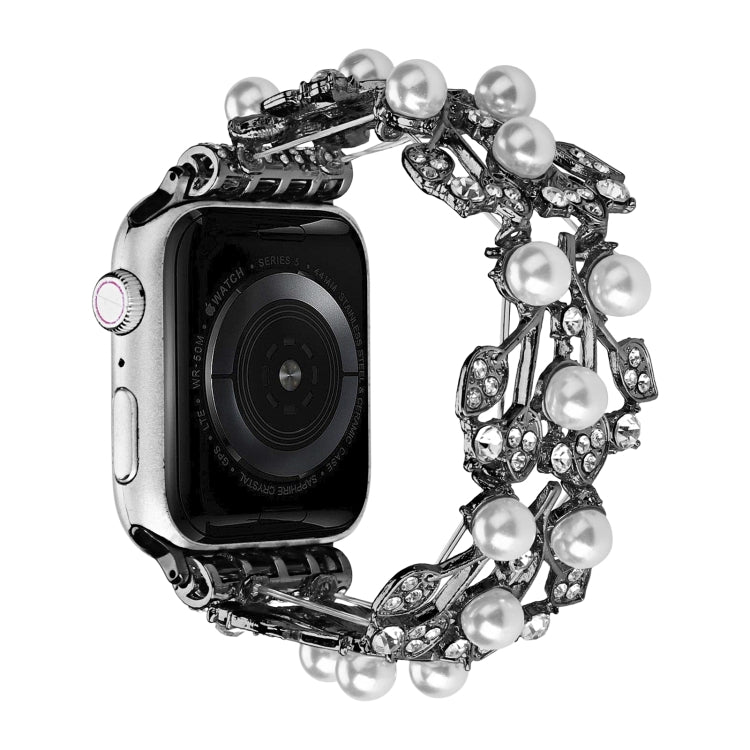 Four-leaf beaded metal watch band in silver with pearl beads and crystal details