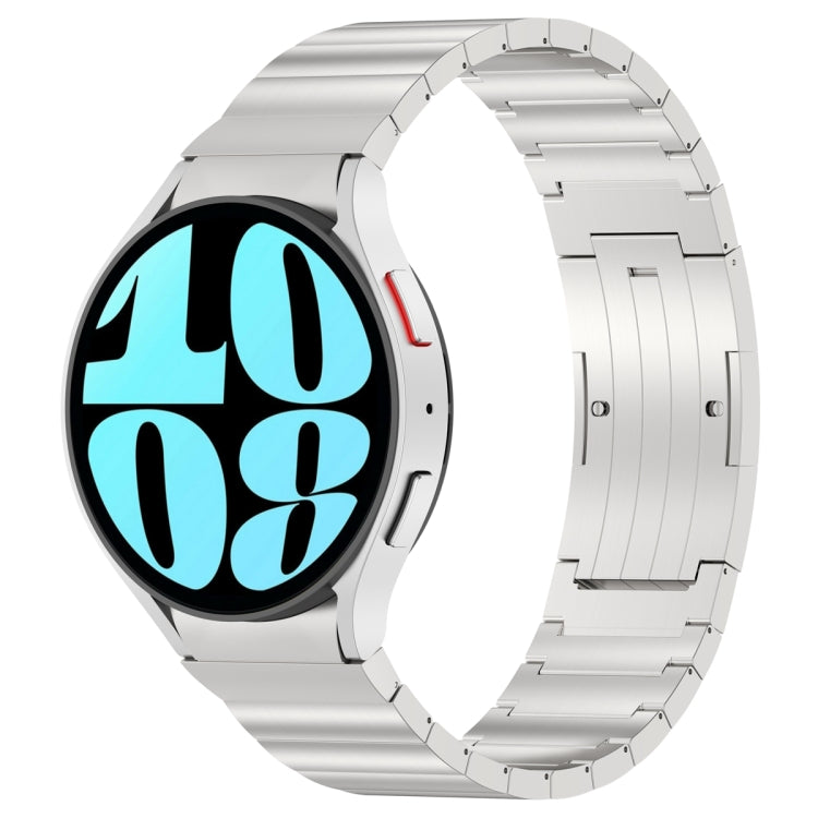 Silver metal watch band with one-bead link design, close-up of curved strap
