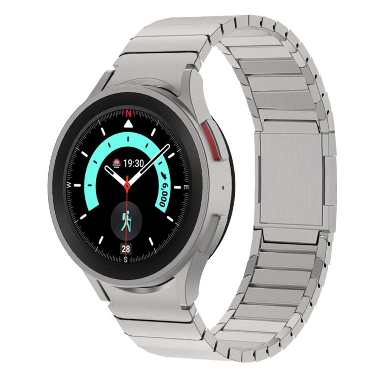 Silver stainless steel watch band with magnetic buckle on a smartwatch