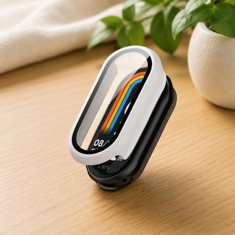 White protective cover with integrated screen protector fitted on a Xiaomi Smart Band