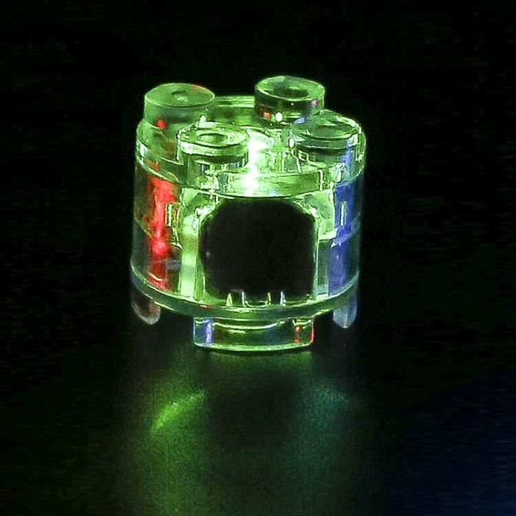 2x2 round LED building block light with green continuous glow