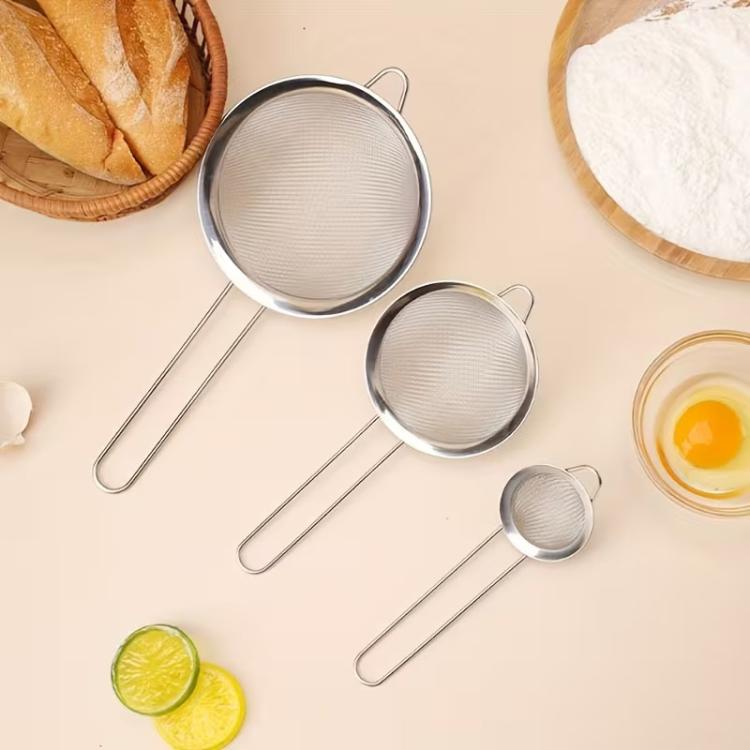 3-in-1 stainless steel mesh strainer spoon set with three round sieves and long handles