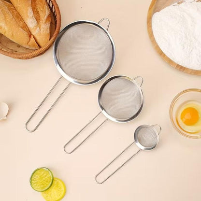 3-in-1 stainless steel mesh strainer spoon set with three round sieves and long handles