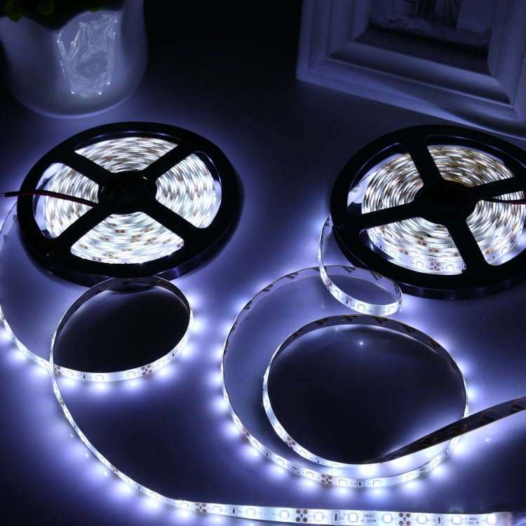 Glowing dimmable LED rope lights with white light along flexible strip
