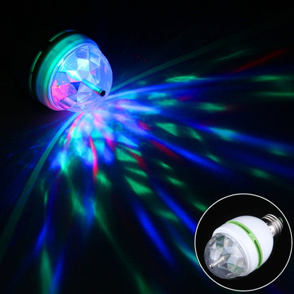 E27 LED bulb with faceted lens, white body and green ring; rotating multicolor beams