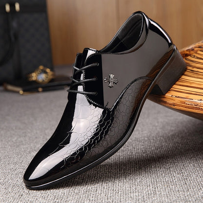 Men's pointed glossy lace-up shoes, black crocodile texture, metal emblem