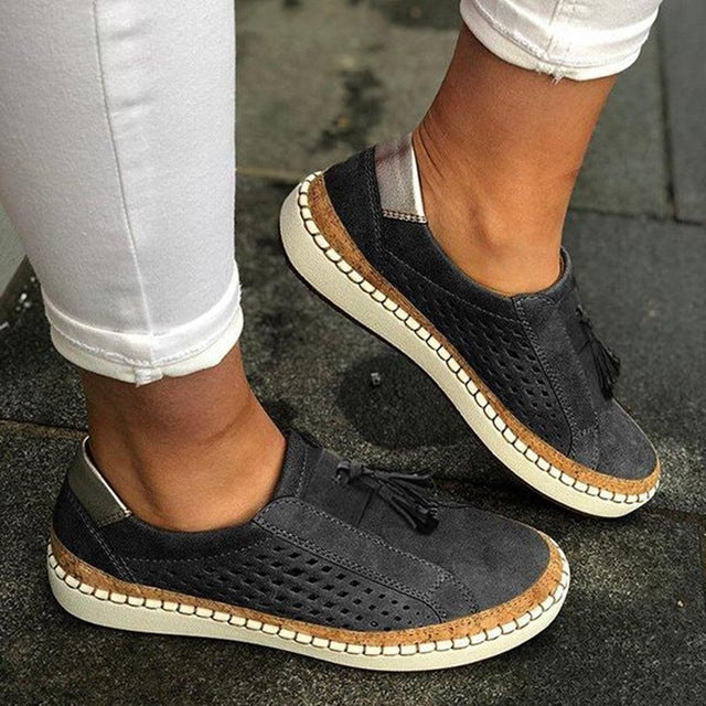 Women's breathable perforated slip-on sneakers with tassel, black