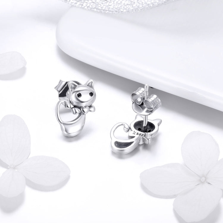 Cat-shaped 925 sterling silver stud earrings with curled tail and clasp back