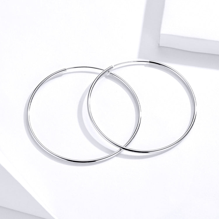 Large oval hoop earrings in silver-tone, two hoops overlapped