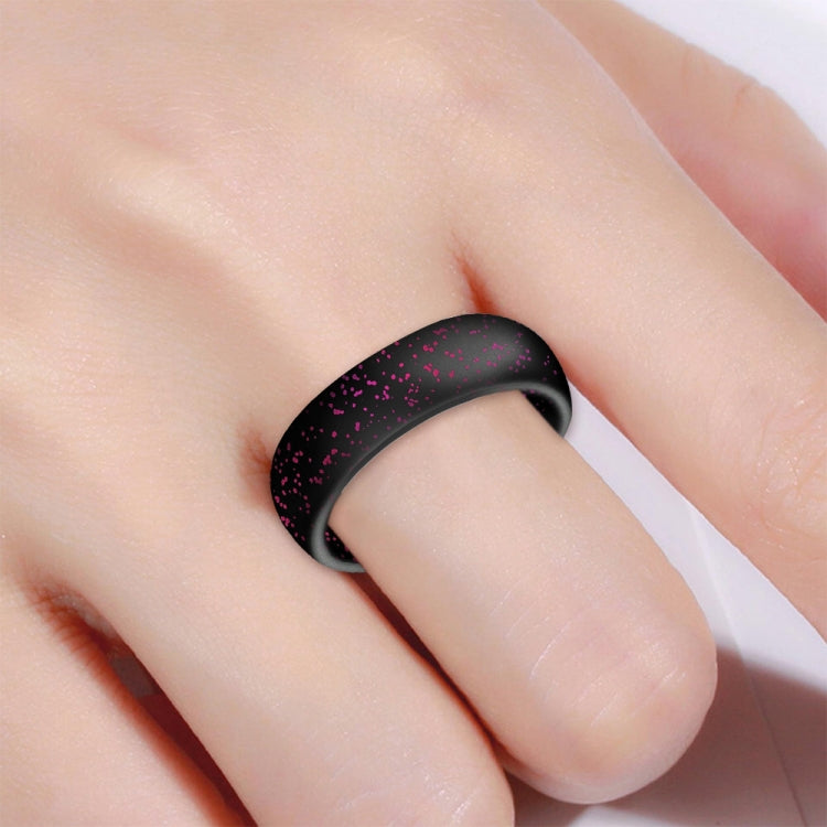 Glitter wide silicone ring in dark pink speckled black on finger