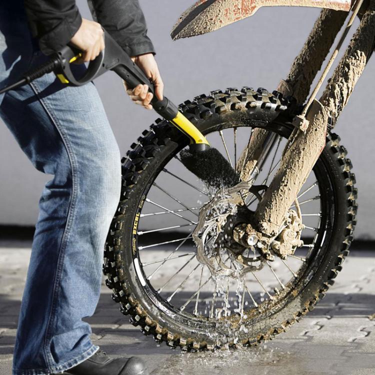 Bicycle wheel rim washing with high-pressure brush and black bristle head