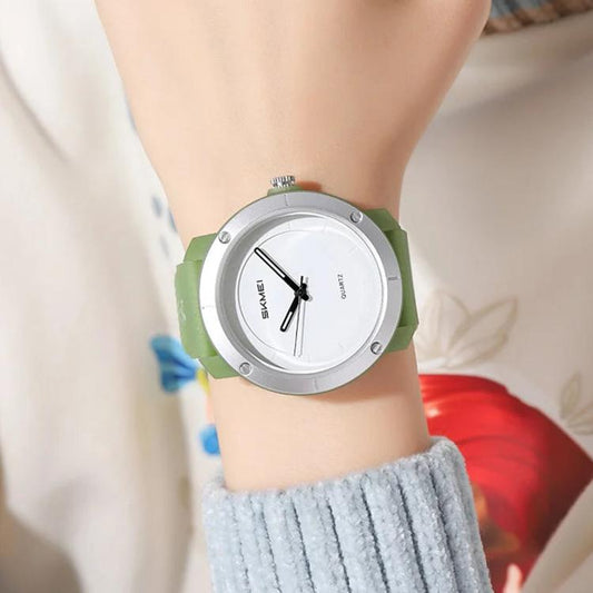 SKMEI unisex watch with silver case, white dial, and green silicone strap