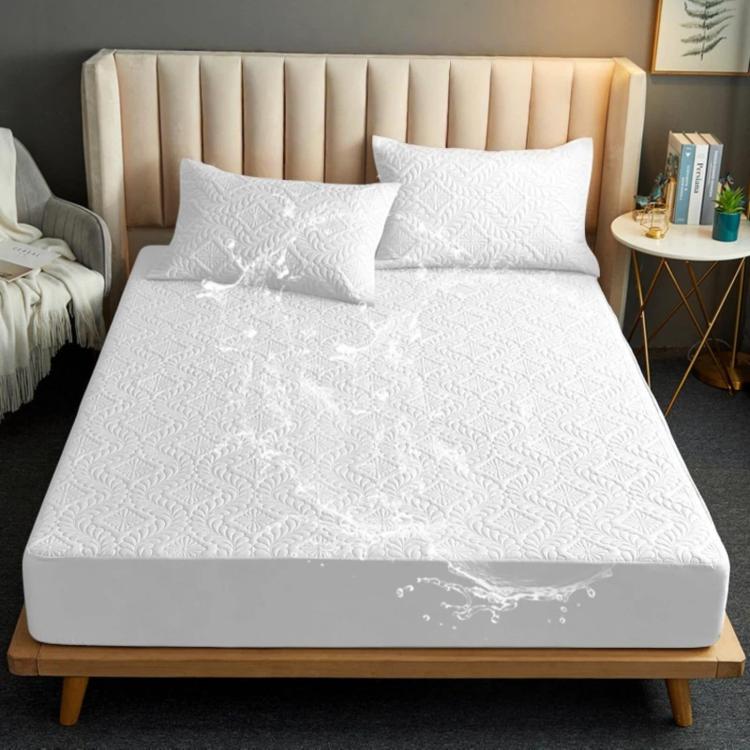 White waterproof fitted crib sheet with quilted texture and raised edge, 153x203 cm.