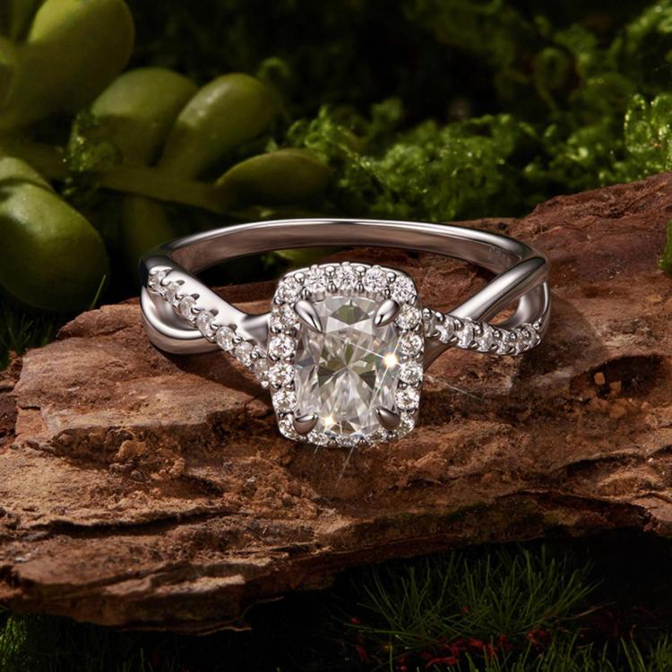 S925 sterling silver moissanite ring with halo and split shank