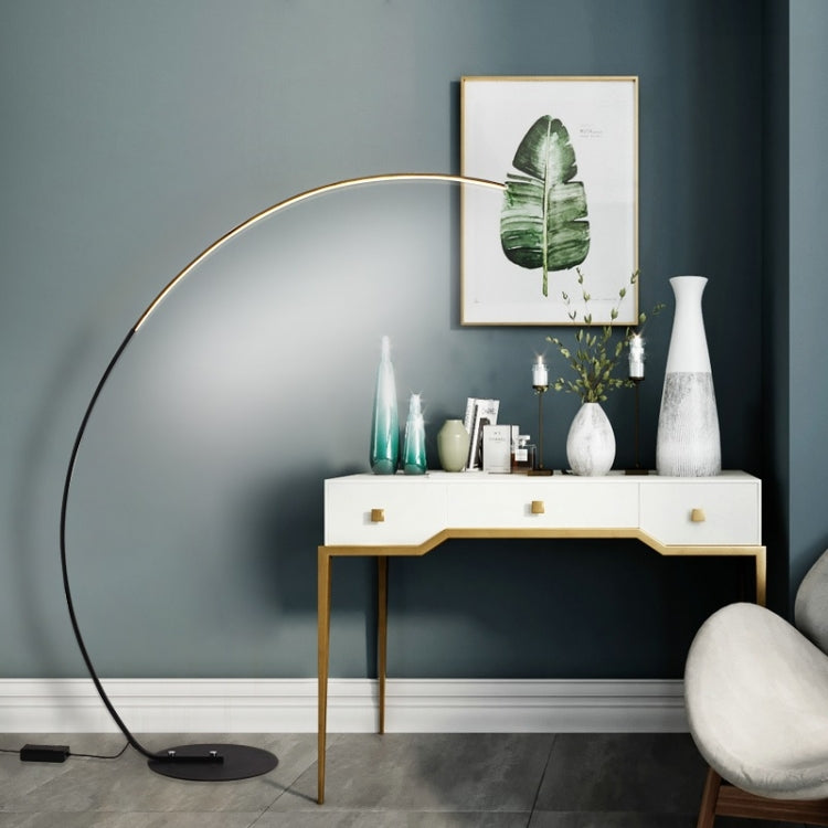 Arc floor lamp with curved LED light bar and round base